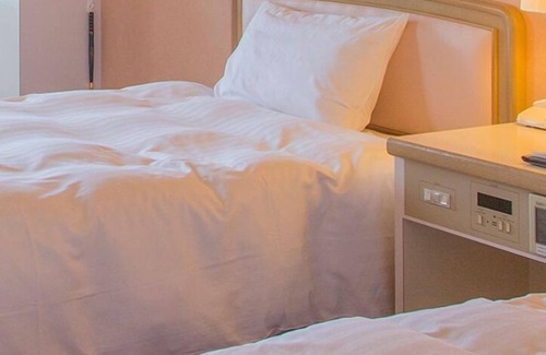 Sanuki Hotel | Discover Quapark Tsuda: Accessible Comfort with Hot Tub & Dining
