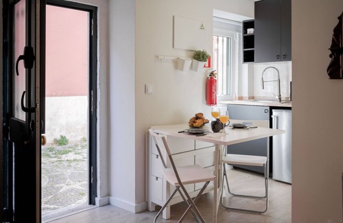 Santa Isabel Apartment | Quartel: Modern Comfort in the Heart of the City