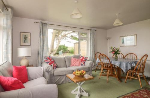 Bigbury-on-Sea House | Welcoming Quarterdeck: A 4-Star Pet-Friendly Retreat
