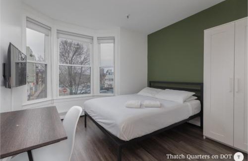 Telegraph Hill Apartment | Cozy Quarters on DOT by Thatch with Kitchen Amenities