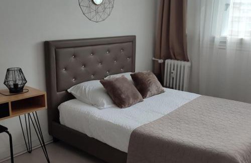 Limoges Apartment | Relaxing Quartier des Emailleurs T4 with Balcony & Garage