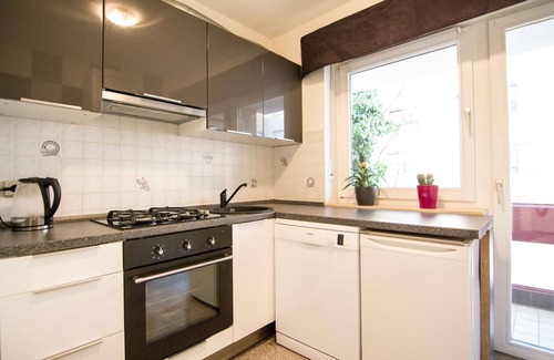 Mitte Apartment | Discover QuartierMitte: Modern Rooms with Kitchen & Balcony