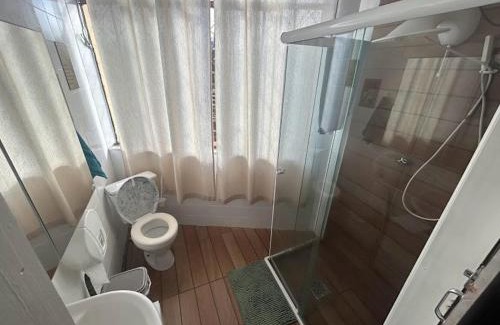 Centro Bed & Breakfast | Cozy Room 6 in Central Itajaí with Smart TV & Pet Friendly