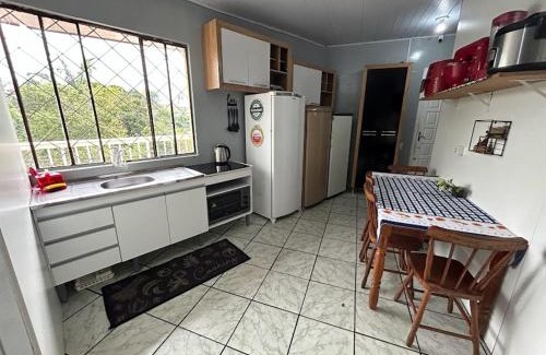 Centro Bed & Breakfast | Cozy Room 6 in Central Itajaí with Smart TV & Pet Friendly