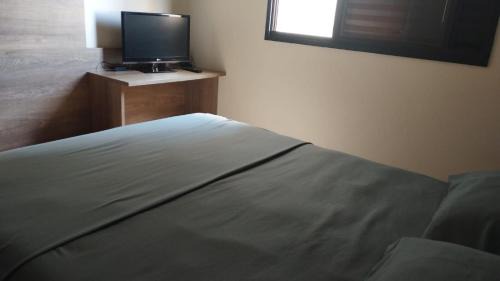 Dourados House | Cozy Retreat in Dourados with Hot Tub and Kitchen Amenities