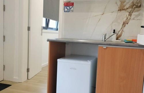 Senhora da Hora Apartment | Cozy Room with Kitchenette Near Metro and Ocean Views