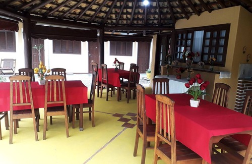 Ponte Branca Apartment | Cozy Paraty Pousada Room with Wi-Fi and Family Amenities