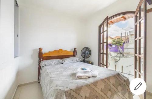 Italia House | Cozy Casa da Família Anton: Pet-Friendly Retreat Awaits