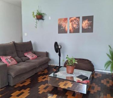 Reduto House | Quarto em casa arborizada