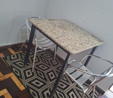Reduto House | Quarto em casa arborizada