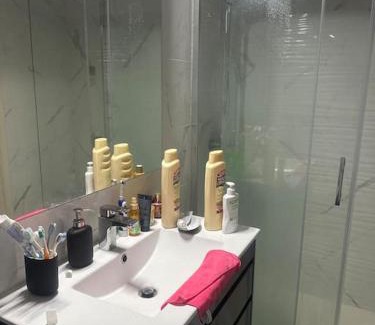 Alges Apartment | Comfortable Individual Room for Families in a Prime Location