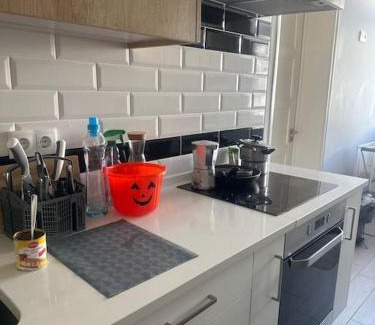 Alges Apartment | Comfortable Individual Room for Families in a Prime Location