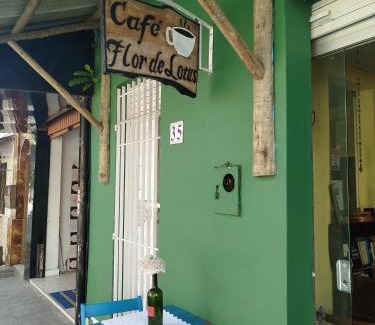 Sao Goncalo Dos Campos House | Cozy Retreat at Café Flor de Lotus with Breakfast Included