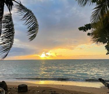Morere House | Seaside Getaway: Pet-Friendly Room with Ocean Views