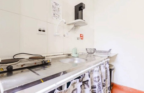 Vila Mariana Villa | Retro Retreat with Kitchen Amenities for Budget Travelers