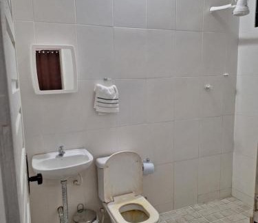 Alvorada House | Pet-Friendly Triple Room with En-Suite in Pousada & Restaurant