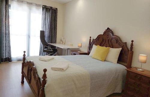Sapataria House | Private Bath Rooms Near Malveira - Family-Friendly Comfort