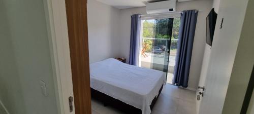 Ribeirao da Ilha Apartment | Comfortable Rooms Just 5 Minutes from the Airport
