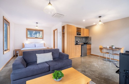 Coles Bay Apartment | Central Haven: Steps from Cafes, Shops & the Waterfront