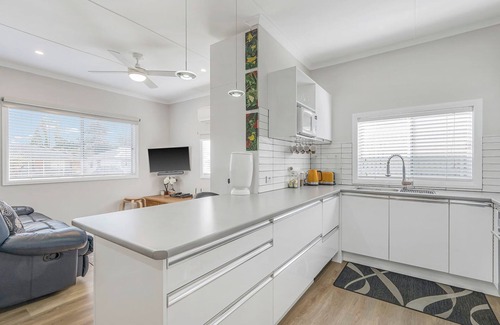 North Haven House | Quartzy's Place - Inviting Cottage with Oceanfront Views