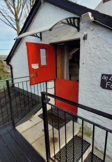 Cornamucklagh Apartment | Budget-Friendly Quarvue Loft with 9/10 Guest Ratings