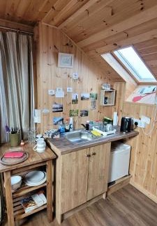 Cornamucklagh Apartment | Budget-Friendly Quarvue Loft with 9/10 Guest Ratings