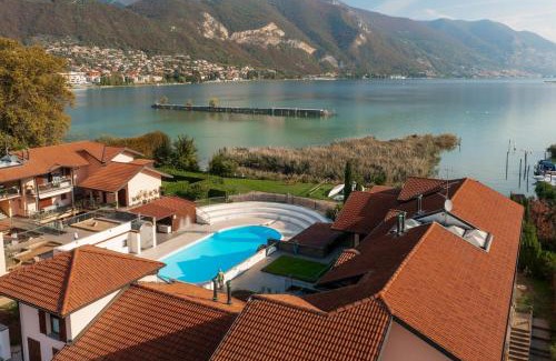 Paratico Apartment | QUARZO BLU - access to lake and pool