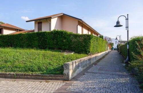 Paratico Apartment | QUARZO BLU - access to lake and pool
