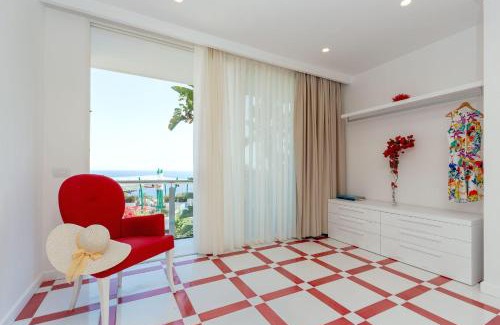 Sirenuse House | Exquisite Quattro Passi Relais: Oceanfront Retreat with Pool