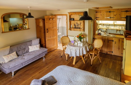 Thetford Apartment | Relax at Quavers Rest: Tranquil English Village Retreat