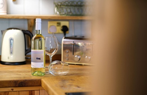 Thetford Apartment | Relax at Quavers Rest: Tranquil English Village Retreat