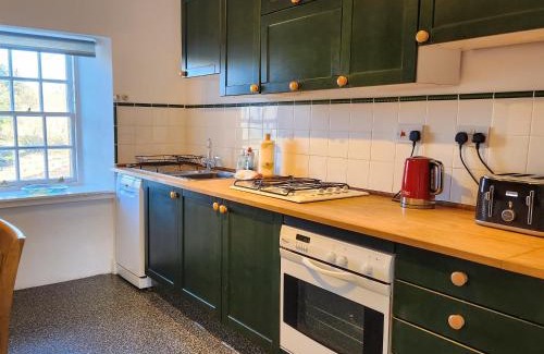 Cramond House | Quay Cottage: Child-Friendly Retreat with 9.5/10 Rating