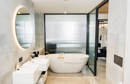 Perth Central Business District Hotel | Experience Quay Perth: 4-Star Hotel with Spa & Dining