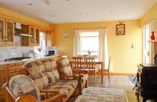 Dungloe House | Family-Friendly Quay Road Cottage in Dungloe, Donegal