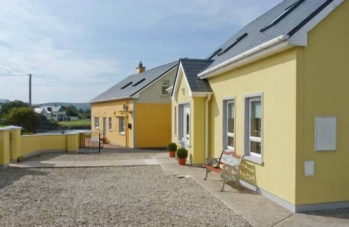 Dungloe House | Family-Friendly Quay Road Cottage in Dungloe, Donegal