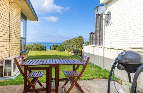 Callala Beach House | Quay's Cabin - Absolute Beachfront with Views