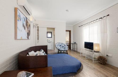 Callala Beach House | Quay's Cabin - Absolute Beachfront with Views