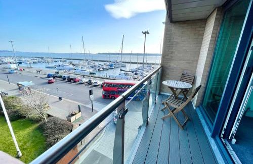 Poole Apartment | Modern Quay & Sea View Hotel with Secure Parking & Breakfast