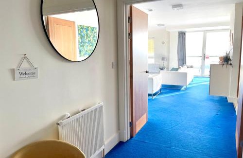 Poole Apartment | Modern Quay & Sea View Hotel with Secure Parking & Breakfast