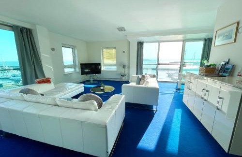 Poole Apartment | Modern Quay & Sea View Hotel with Secure Parking & Breakfast