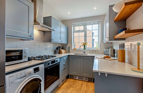 Wells-next-the-Sea House | Cozy Quay View Cottage: Family-Friendly Stay for 6