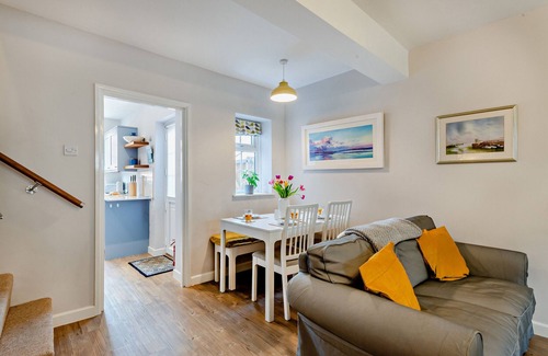 Wells-next-the-Sea House | Cozy Quay View Cottage: Family-Friendly Stay for 6