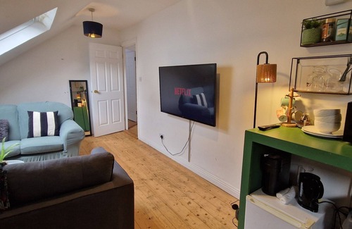 Cork City Centre Apartment | Quayside 2BD Above Live Music Venue & Bar