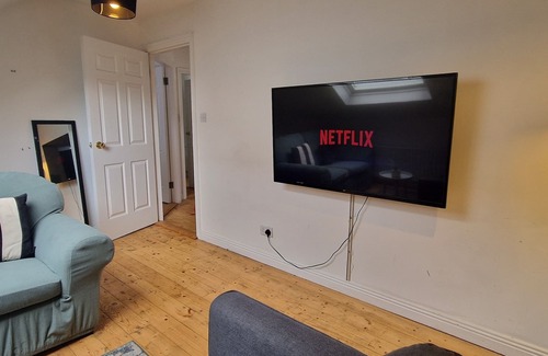 Cork City Centre Apartment | Quayside 2BD Above Live Music Venue & Bar