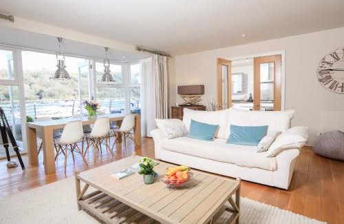 Dartmouth Apartment | Elegant Quayside Retreat at Dart Marina - Rated 10/10