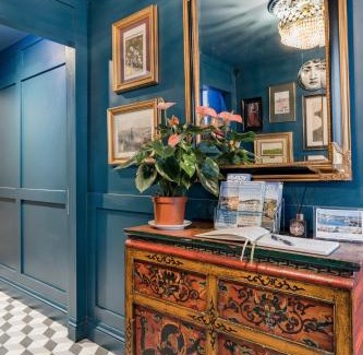 Mevagissey House | Welcoming Quayside: Family-Friendly Hotel Getaway