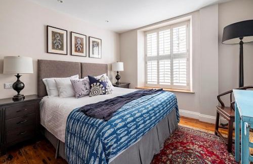 Mevagissey House | Welcoming Quayside: Family-Friendly Hotel Getaway