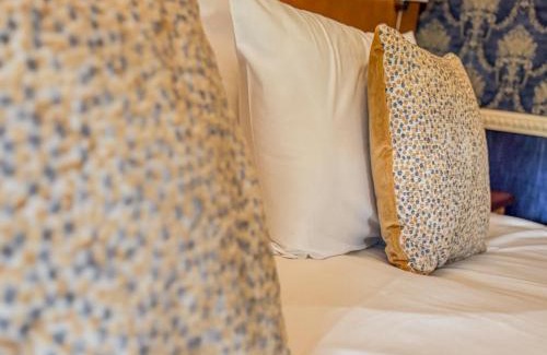 Frampton Hotel | Explore Quayside Hotel & Bar: Family-Friendly Retreat