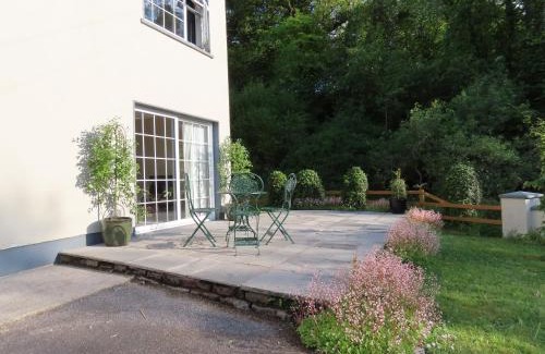 Jamestown Apartment | Family-Friendly Quayside Lodge with Perfect 10/10 Ratings