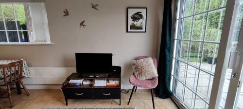 Jamestown Apartment | Family-Friendly Quayside Lodge with Perfect 10/10 Ratings